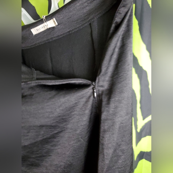 Black Tulip Skirt, Hi-Low/Asymmetrical, Size Large NWT - Picture 9 of 12